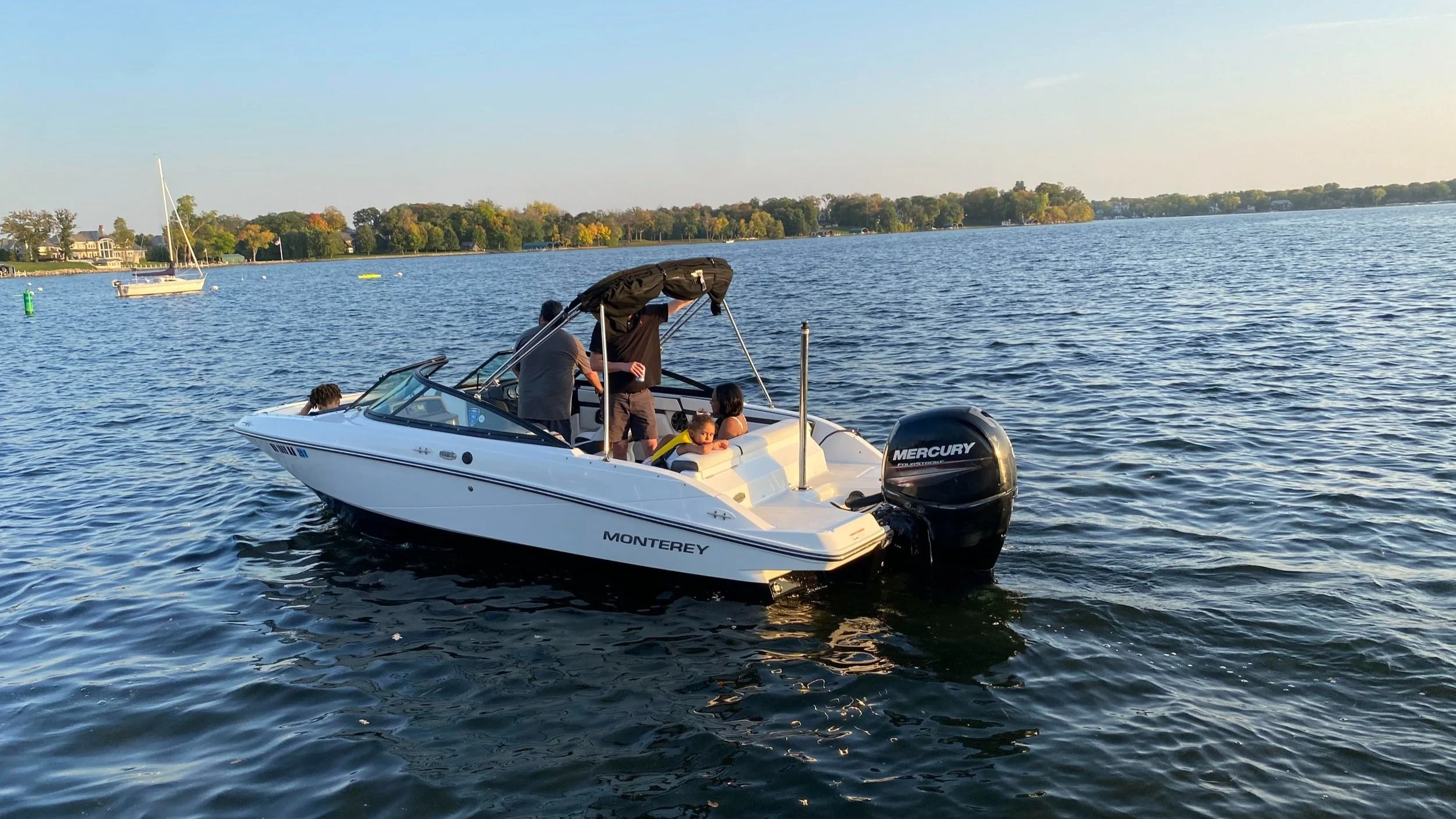 The 21-foot Monterey 205 is a great boat to rent for Lake